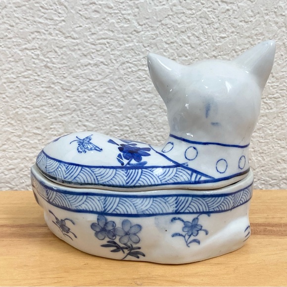 Vintage Blue & White Chinoiserie Porcelain Cat Trinket Box - Picture 5 of 12